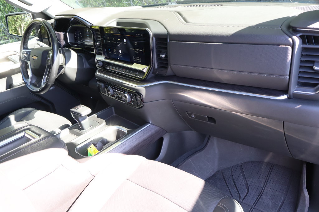 Used 2022 Chevrolet Silverado 1500 LTZ w/ LTZ Convenience Package II AWD/4WD image 44