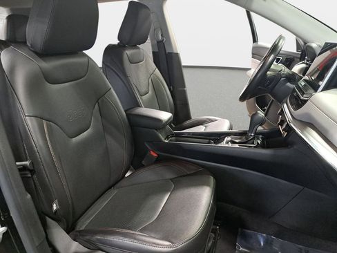 Certified 2022 Jeep Compass Limited image 10