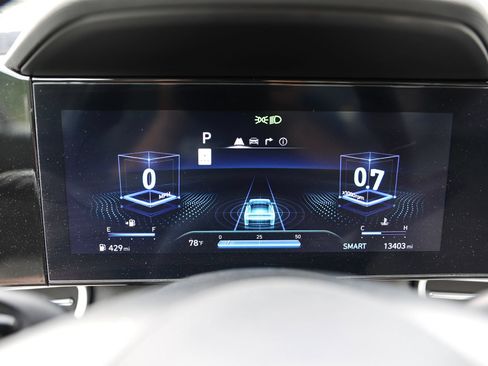 Certified 2025 Hyundai Elantra Limited FWD image 39
