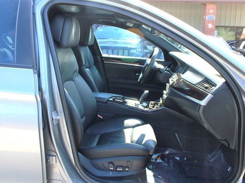 Used 2013 BMW 550i Sedan image 16