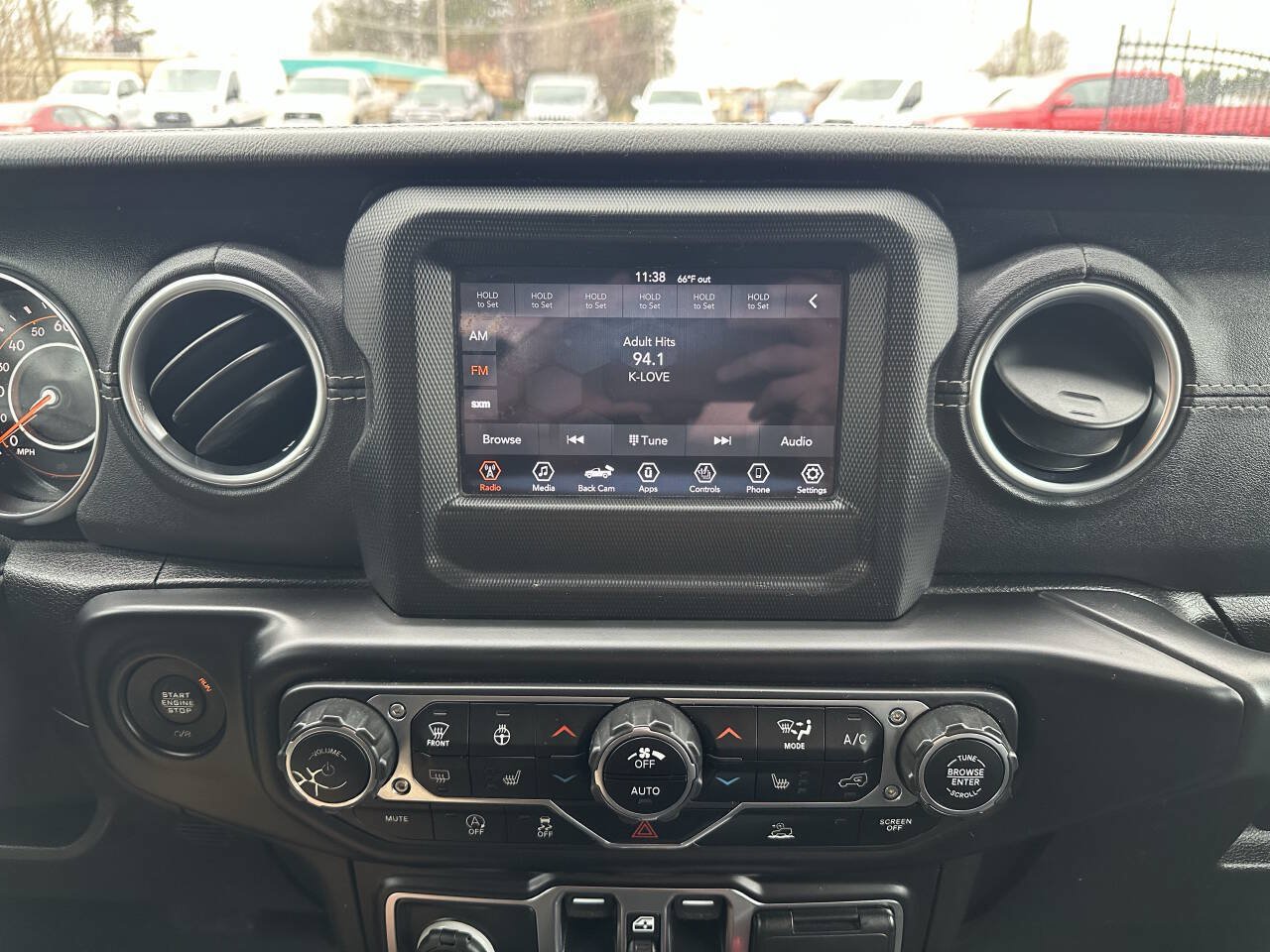 Used 2020 Jeep Gladiator Overland w/ Cold Weather Group AWD/4WD image 18