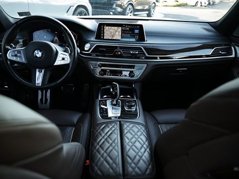 Used 2022 BMW 750i xDrive w/ Luxury Rear Seating Package image 29
