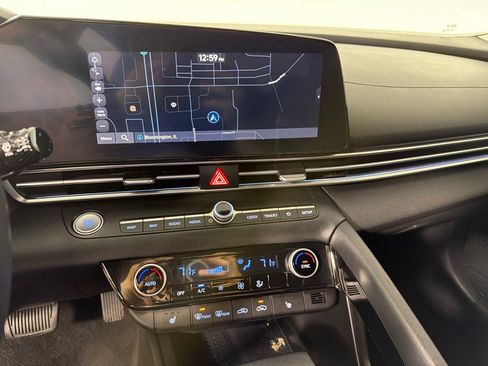 Used 2023 Hyundai Elantra Limited FWD image 16