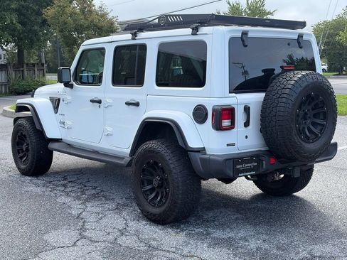 Used 2018 Jeep Wrangler Unlimited Sahara w/ Cold Weather Group AWD/4WD image 6