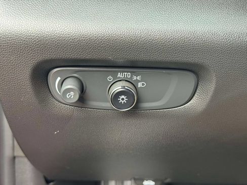 Used 2023 Chevrolet Traverse RS AWD/4WD image 19