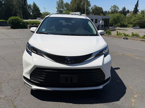 Used 2022 Toyota Sienna LE AWD/4WD image 6