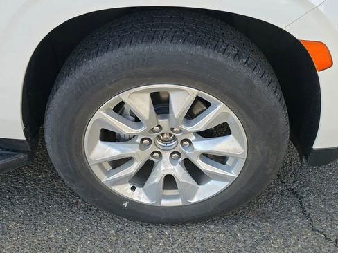 Used 2021 GMC Yukon Denali w/ Advanced Technology Package image 9