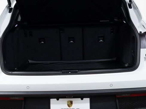 Certified 2025 Porsche Macan image 19
