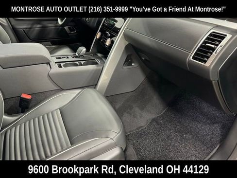 New 2024 Land Rover Discovery Dynamic SE image 34