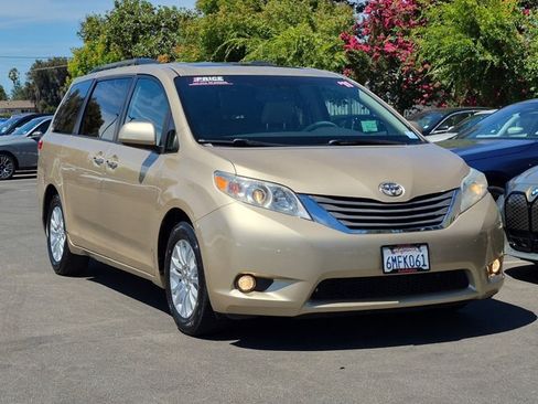 Used 2011 Toyota Sienna XLE w/ XLE Navigation Pkg FWD image 3