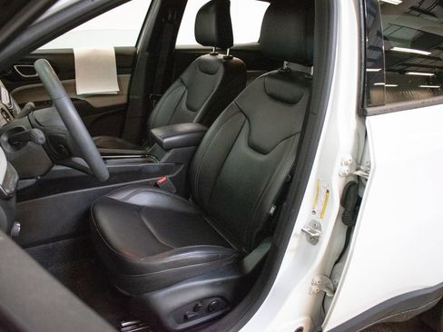 Used 2023 Jeep Compass Limited AWD/4WD image 19