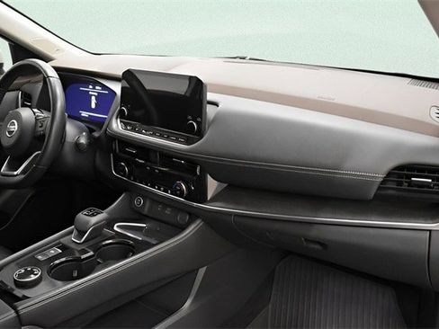 Used 2021 Nissan Rogue Platinum image 14