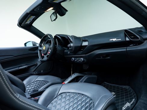 Used 2018 Ferrari 488 Spider RWD image 40