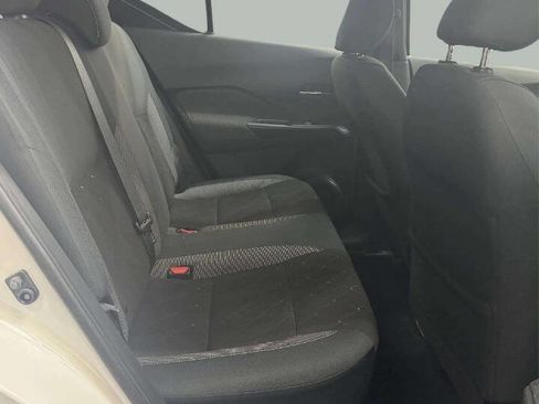 Used 2019 Nissan Kicks SV FWD image 8