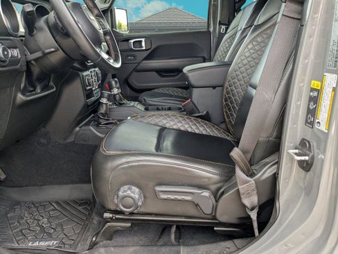 Used 2022 Jeep Wrangler Unlimited Sahara AWD/4WD image 5