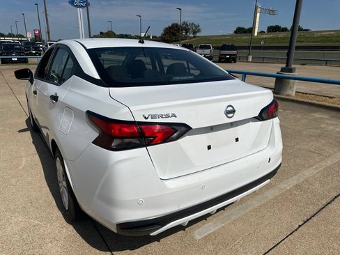 Used 2022 Nissan Versa S FWD image 9