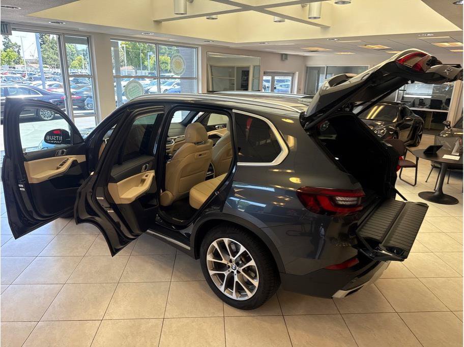 Used 2021 BMW X5 xDrive40i w/ Premium Package AWD/4WD image 37