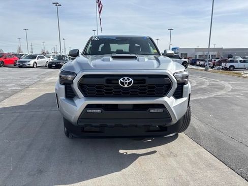 Used 2024 Toyota Tacoma TRD Sport image 8