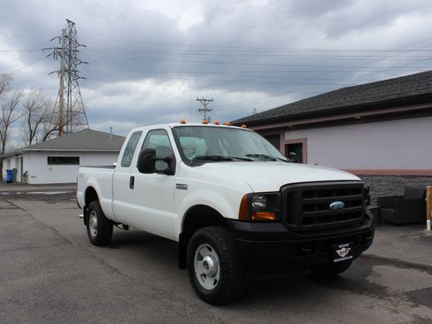 Used 2005 Ford F250 XLT image 1