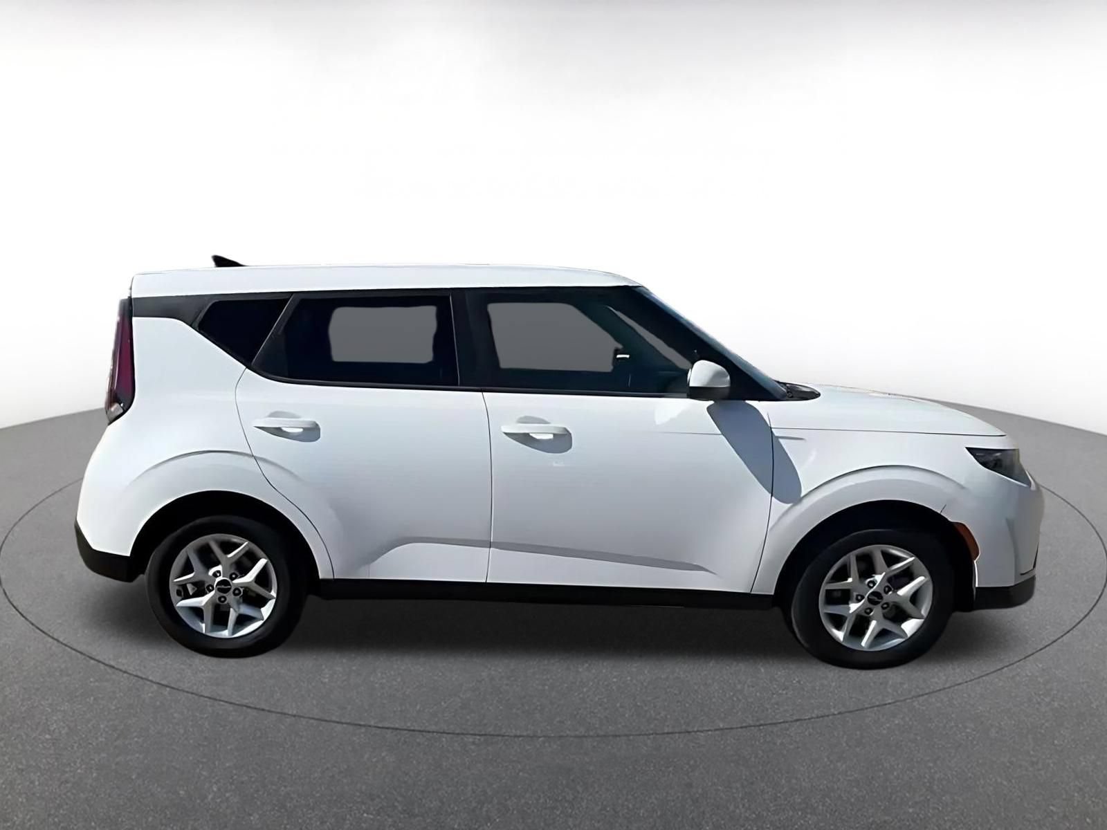 Used 2025 Kia Soul LX w/ LX Technology Package FWD image 15