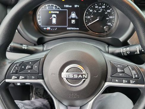 Used 2022 Nissan Kicks SV image 4