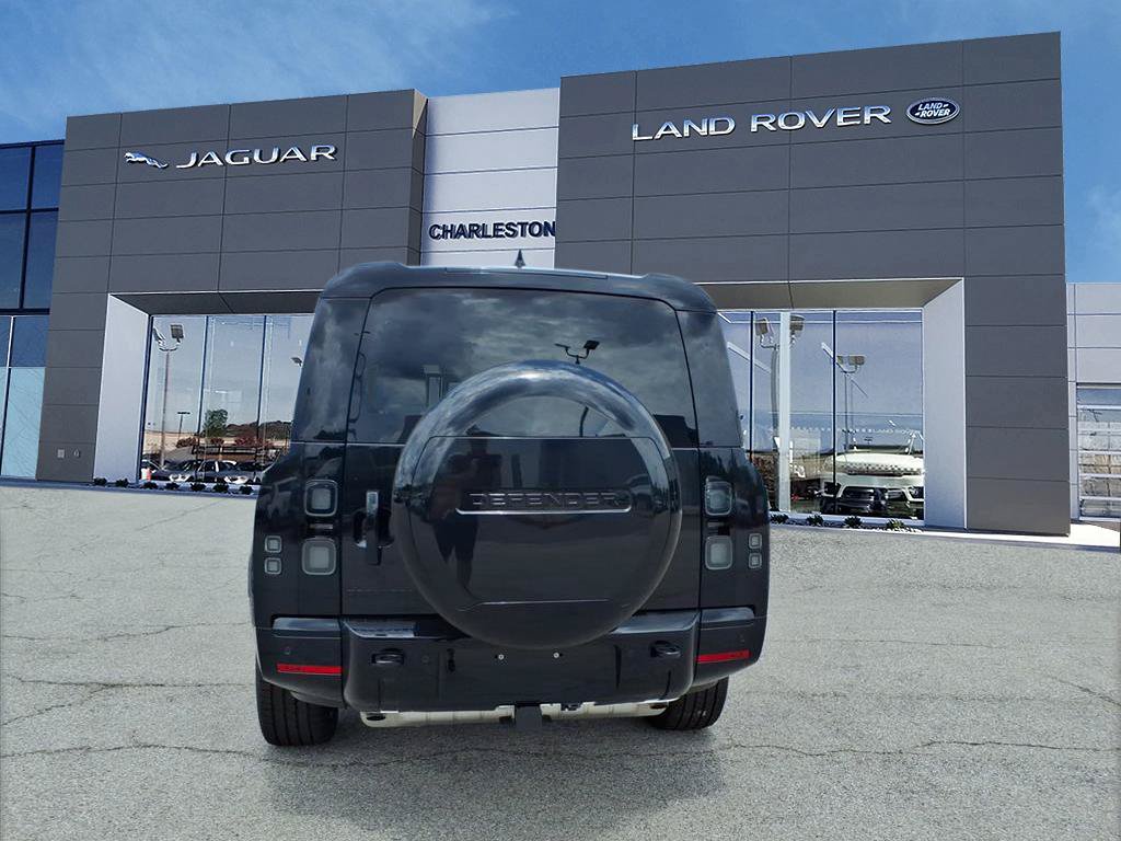 New 2026 Land Rover Defender 130 X-Dynamic SE AWD/4WD image 4