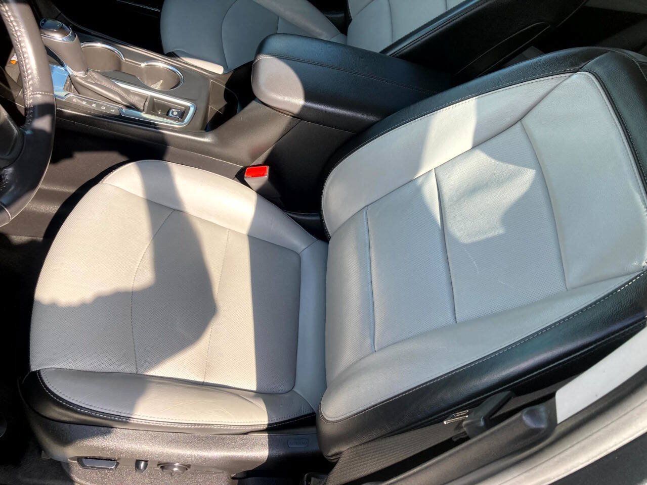Used 2018 Chevrolet Equinox Premier w/ LPO, Cargo Package FWD image 9