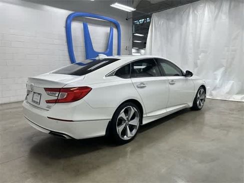 Certified 2019 Honda Accord Touring image 4