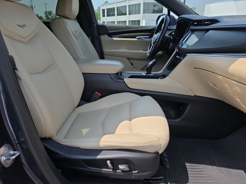 Used 2019 Cadillac XT5 FWD image 15
