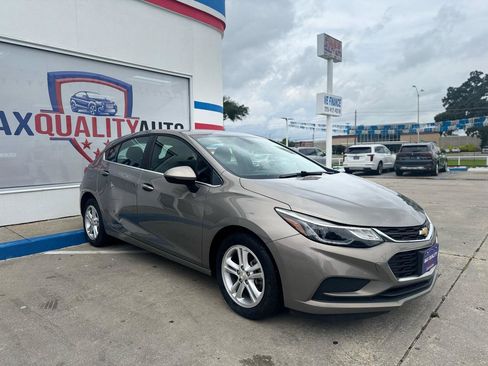 Used 2018 Chevrolet Cruze LT w/ Convenience Package FWD image 15