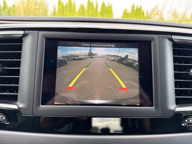 Used 2018 Chrysler Pacifica Touring-L FWD image 26