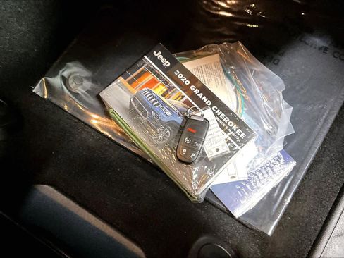 Used 2020 Jeep Grand Cherokee Altitude image 20