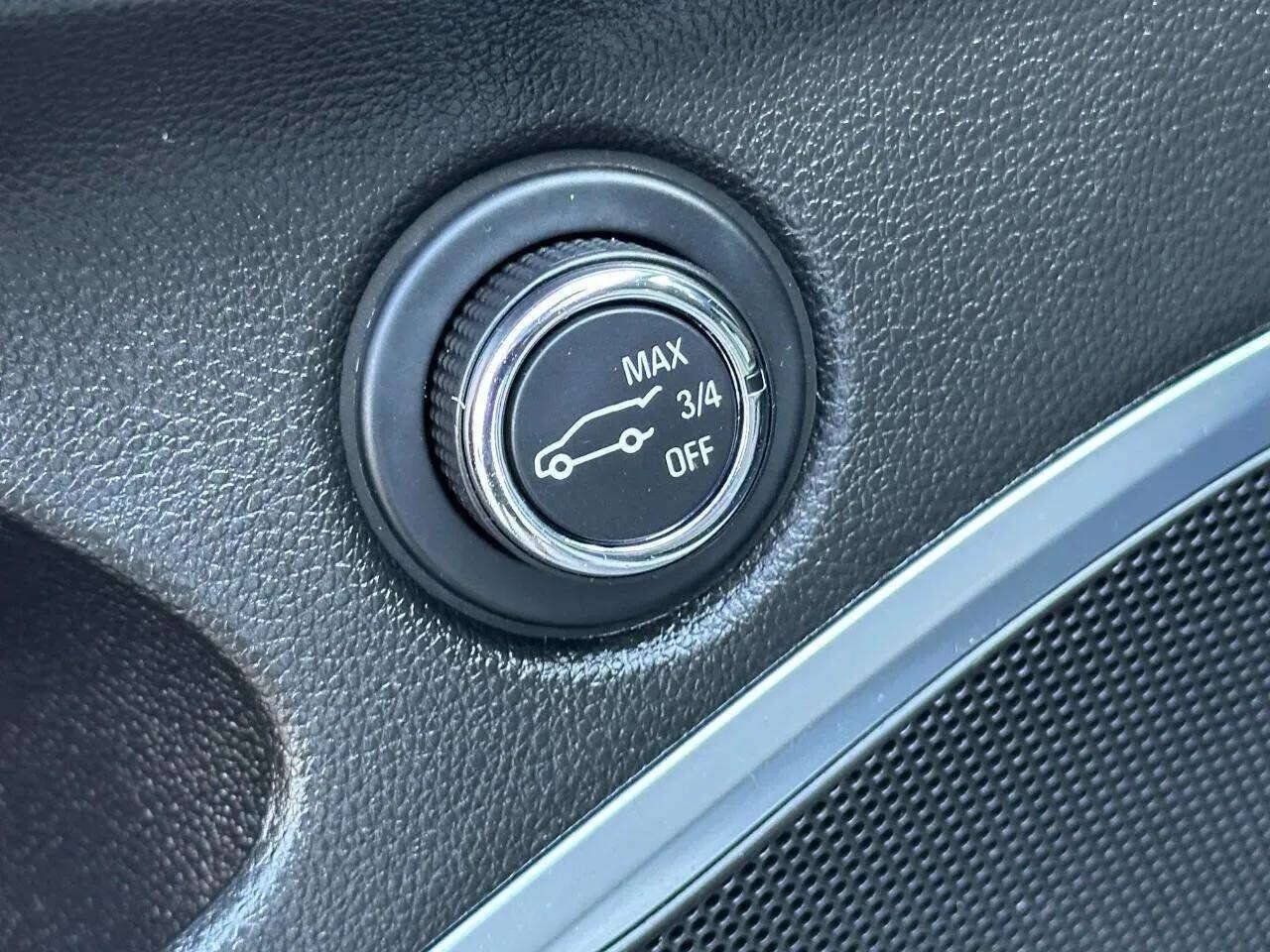Used 2020 Buick Enclave Essence w/ Sound and Sites Package AWD/4WD image 26