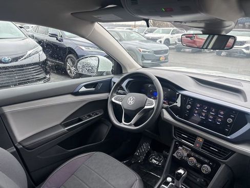 Used 2024 Volkswagen Taos SE FWD image 30