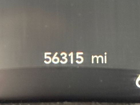 Used 2023 Chrysler Pacifica Touring-L image 37