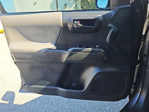 Used 2018 Toyota Tacoma SR5 image 32