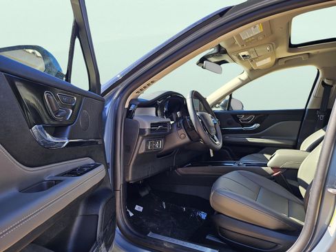 New 2026 Lincoln Corsair Premiere image 10