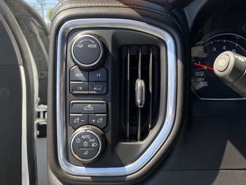 Used 2020 Chevrolet Silverado 1500 LT w/ Convenience Package AWD/4WD image 13