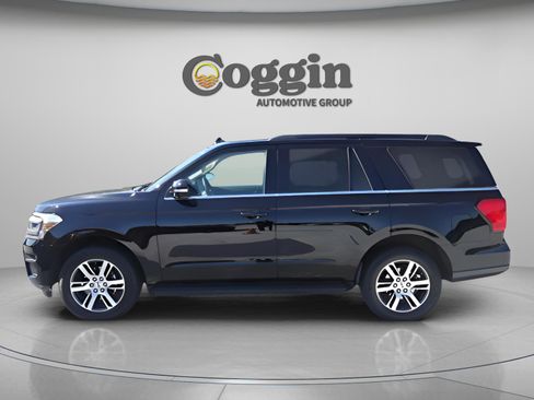 Used 2024 Ford Expedition XLT RWD image 2