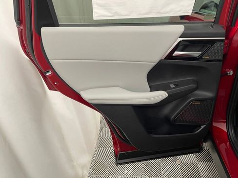 New 2025 Mitsubishi Outlander SE image 25