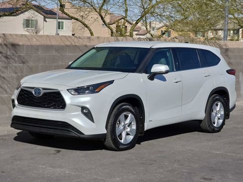 Used 2022 Toyota Highlander LE image 5