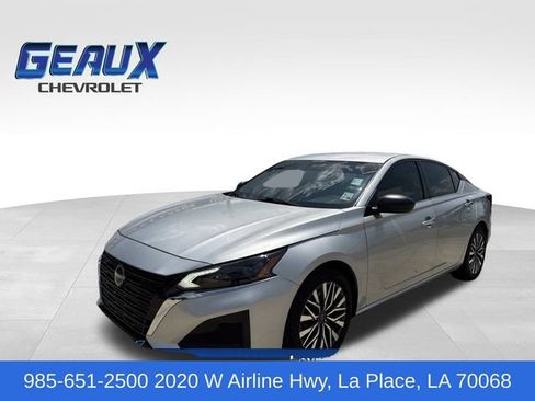 Used 2024 Nissan Altima 2.5 SV FWD image 1