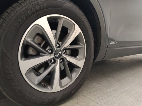 Used 2020 Kia Sorento AWD V6 image 31