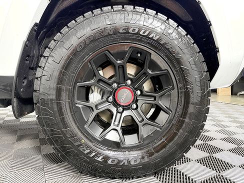 Used 2023 Toyota 4Runner TRD Off-Road Premium w/ Moonroof Package AWD/4WD image 33