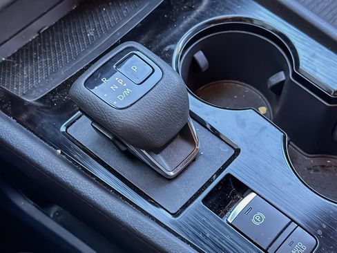 Used 2022 Nissan Rogue S image 18