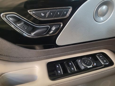 Used 2022 Lincoln Aviator Reserve w/ Equipment Group 201A RWD image 27
