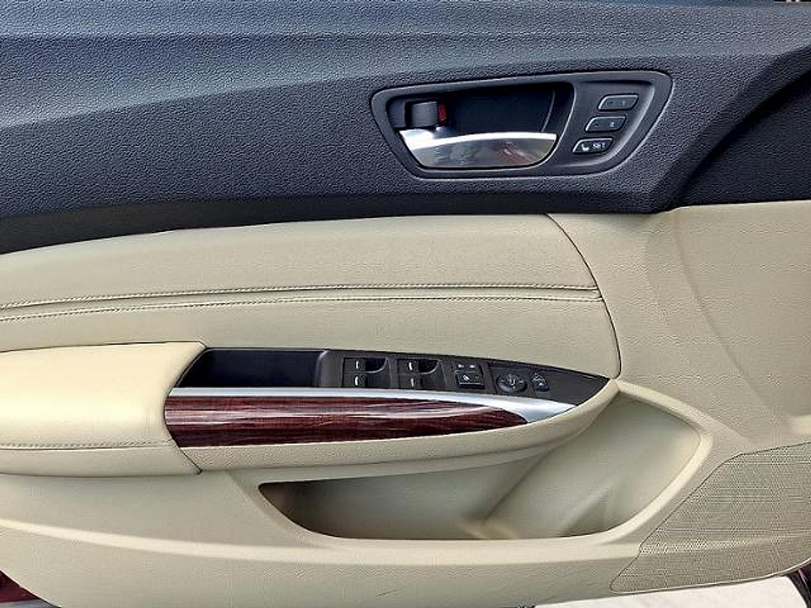 Used 2015 Acura TLX FWD image 13