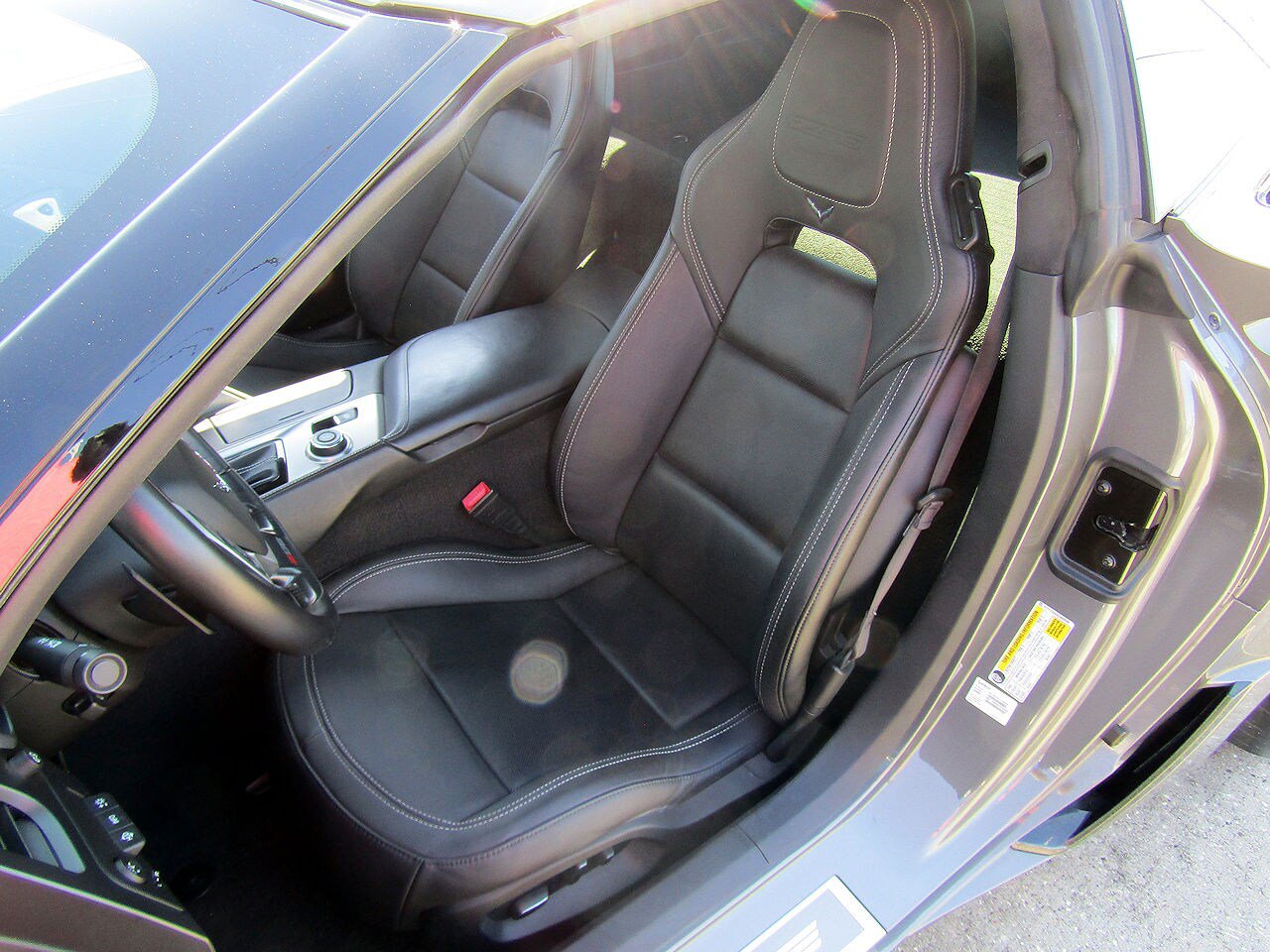 Used 2016 Chevrolet Corvette Z06 w/ 3LZ Preferred Equipment Group RWD image 9
