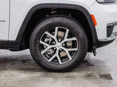 Certified 2024 Jeep Grand Cherokee L Limited w/ Luxury Tech Group II image 11