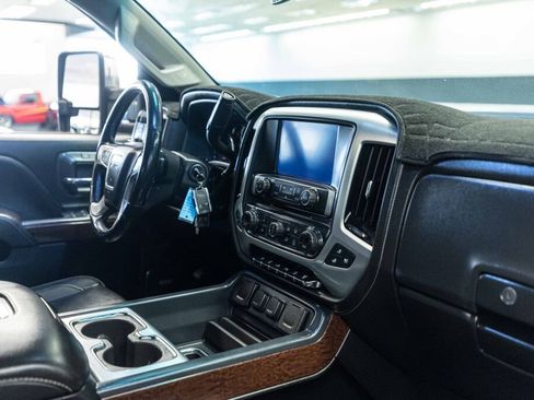 Used 2019 GMC Sierra 2500 SLT w/ Duramax Plus Package AWD/4WD image 16